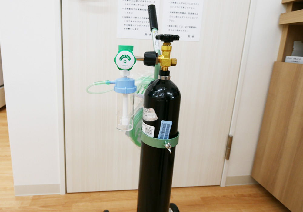 酸素ボンベ